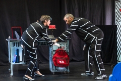 La compagnie Théâtre Enfance interpréte « Ne pas ouvrir. Confidence d’une grosse patate ». au lycée de Vue Belle
