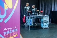 La compagnie Théâtre Enfance interpréte « Ne pas ouvrir. Confidence d’une grosse patate ». au lycée de Vue Belle
