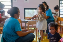 Des masques transparents distribués à la crèche SIMANGAVOLE