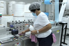 Production des masques chirurgicaux de type 2 à Tan Rouge