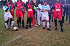 Rencontre féminine de football à Tan Rouge